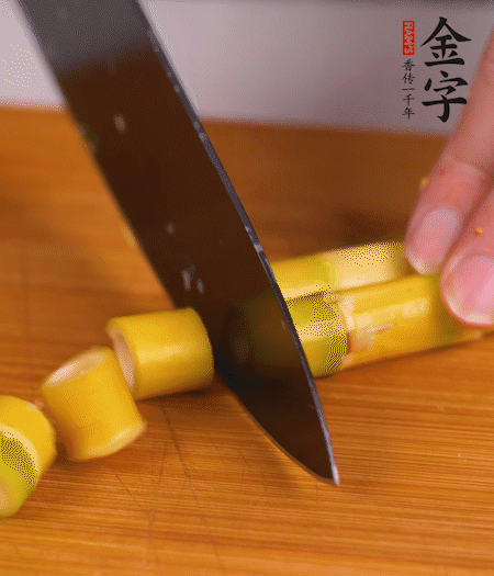 小野筍剝?nèi)ネ馄?，切成小段?>
					</div>
					<span>步驟 2/7</span>
					<p>小野筍剝?nèi)ネ馄?，切成小段?/p>
				</li><li>
					<div   id=