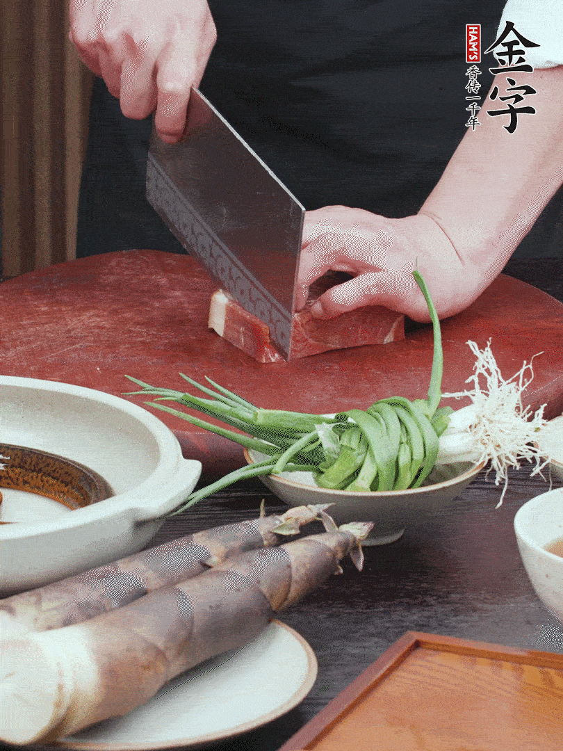 金字火腿切片；姜切片。