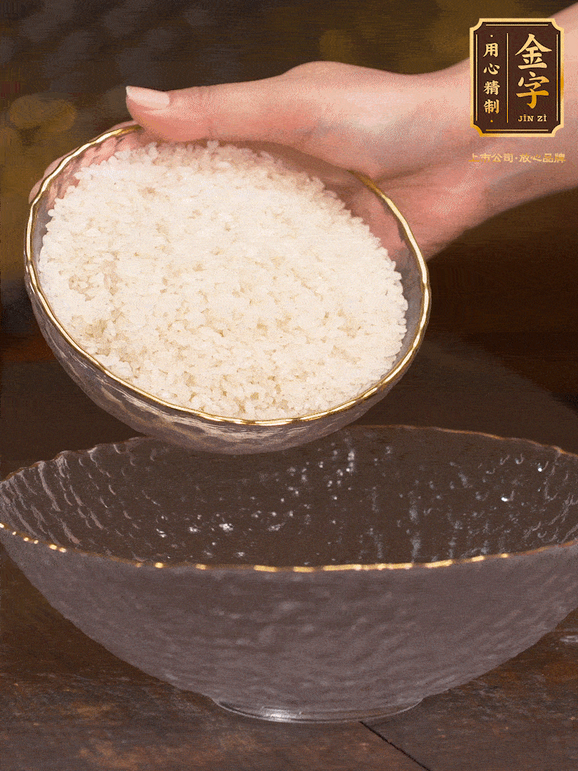 大米洗凈，浸泡1小時