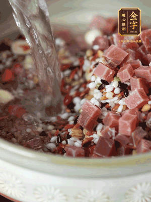 加入金字火腿丁，清水