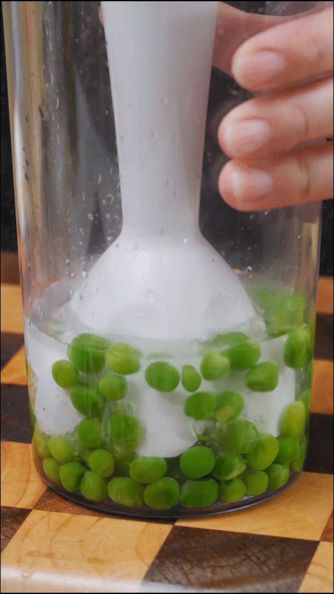 水開后放入玉米筍、豌豆斷生
